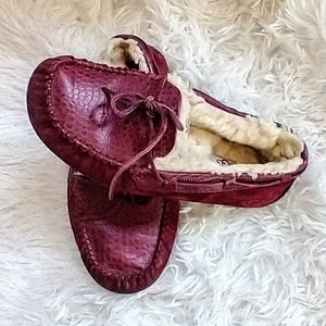 Ugg Dakota Slippers Red Embossed Leather Size 7
